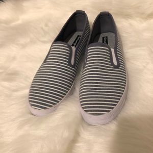 🦄💐Gray and white America Eagle shoes💐🦄